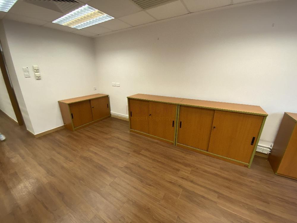 銅鑼灣禮頓中心                                                     Leighton Centre                                              Causeway Bay