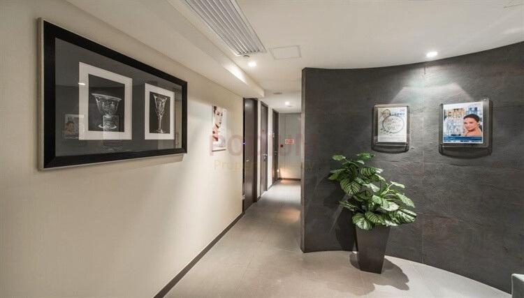 銅鑼灣國泰大廈                                                     Cathay Mansion                                               Causeway Bay