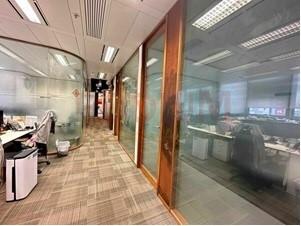 100 Queen's Road Central - 4.jpg                                                                                               