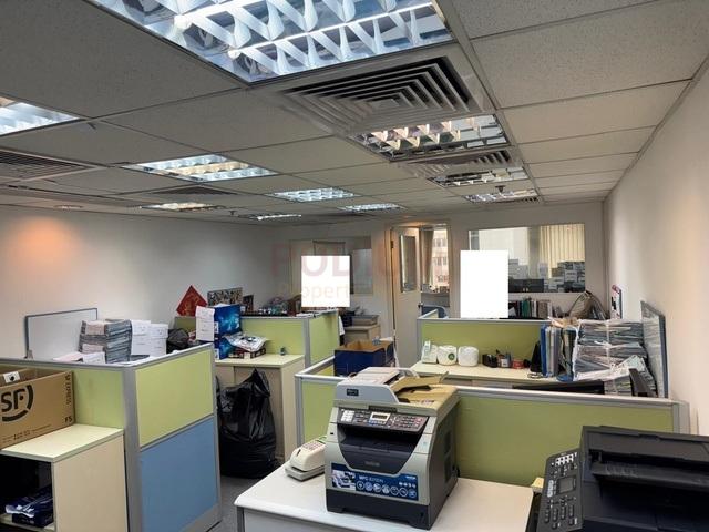 Strand 50 - Office Interior 1.jpg                                                                               