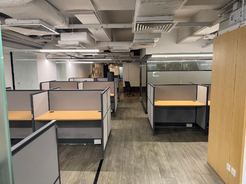 Strand 50 - Office Interior 2.jpg                                                                               