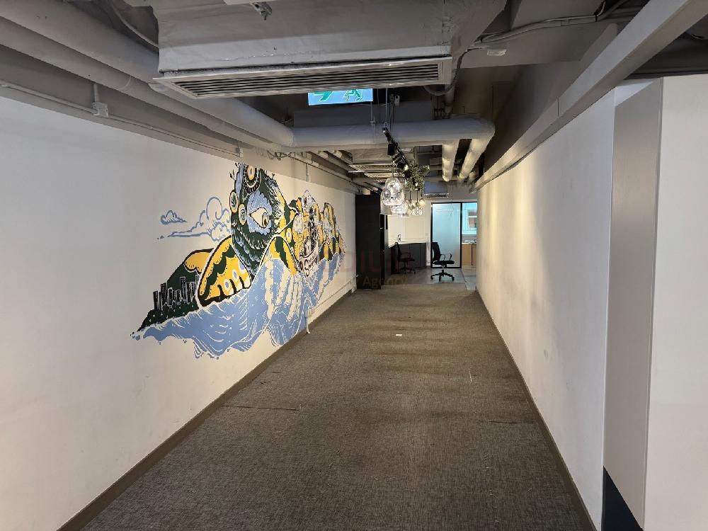 Strand 50 - Office Interior 4.jpg                                                                               