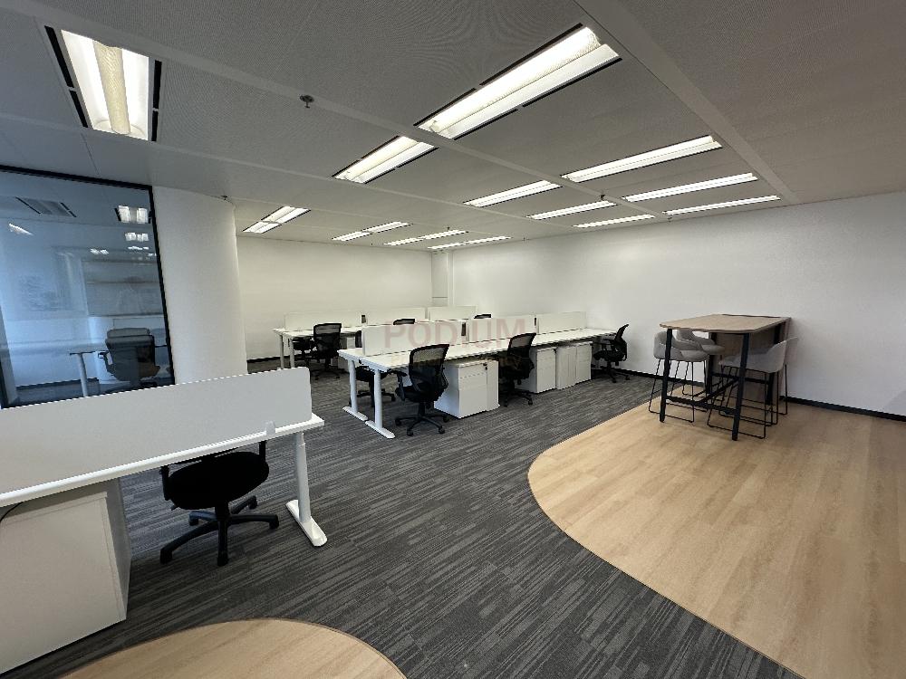 Lee Garden One - Office Interior 5.jpg                                                                               