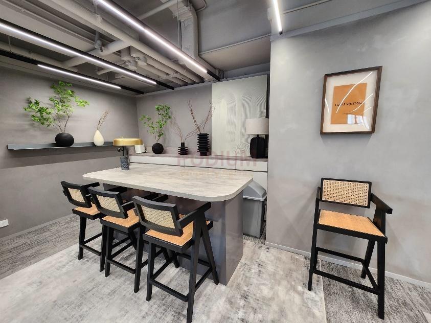West Gate Tower                                              - Office Interior 3.jpg                                                                               