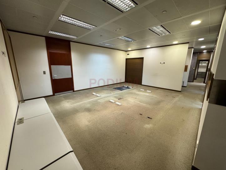 Tai Tung Building                                            - Office Interior 3.jpg                                                                               