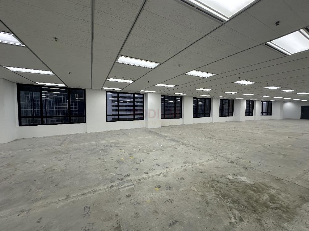 Luk Kwok Centre - Office Interior 3.jpg                                                                               