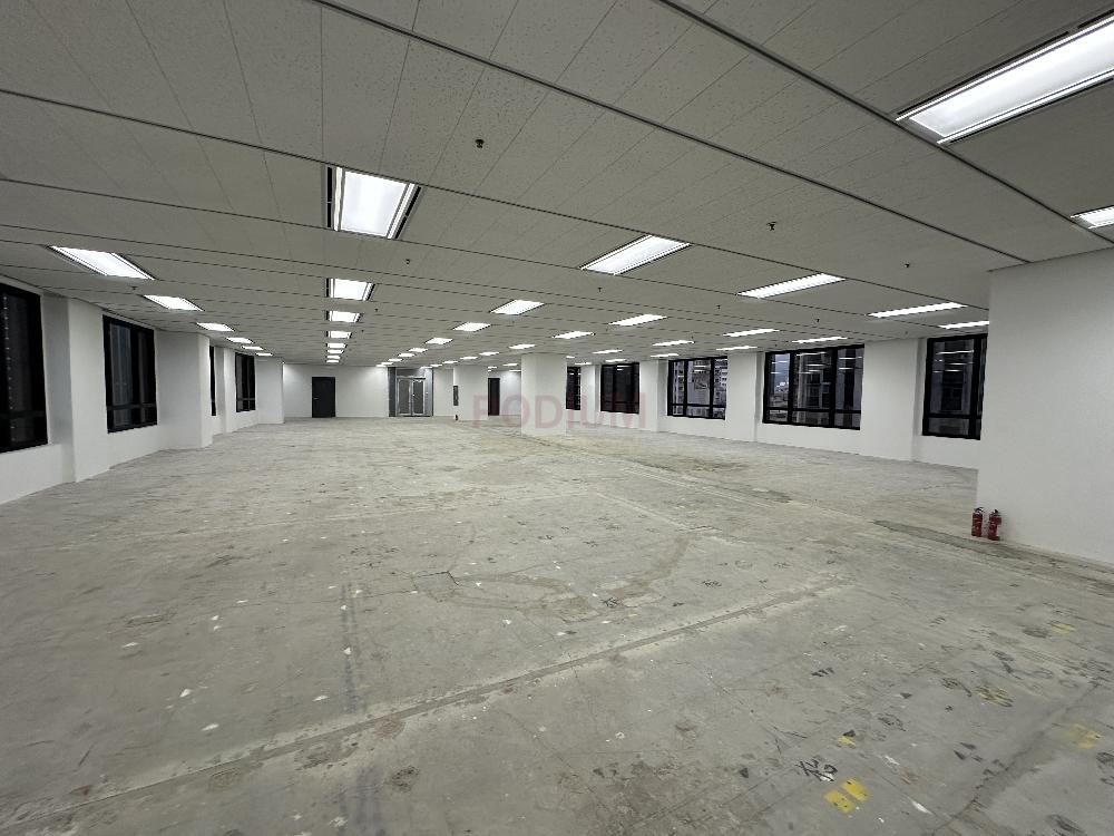 Luk Kwok Centre - Office Interior 5.jpg                                                                               