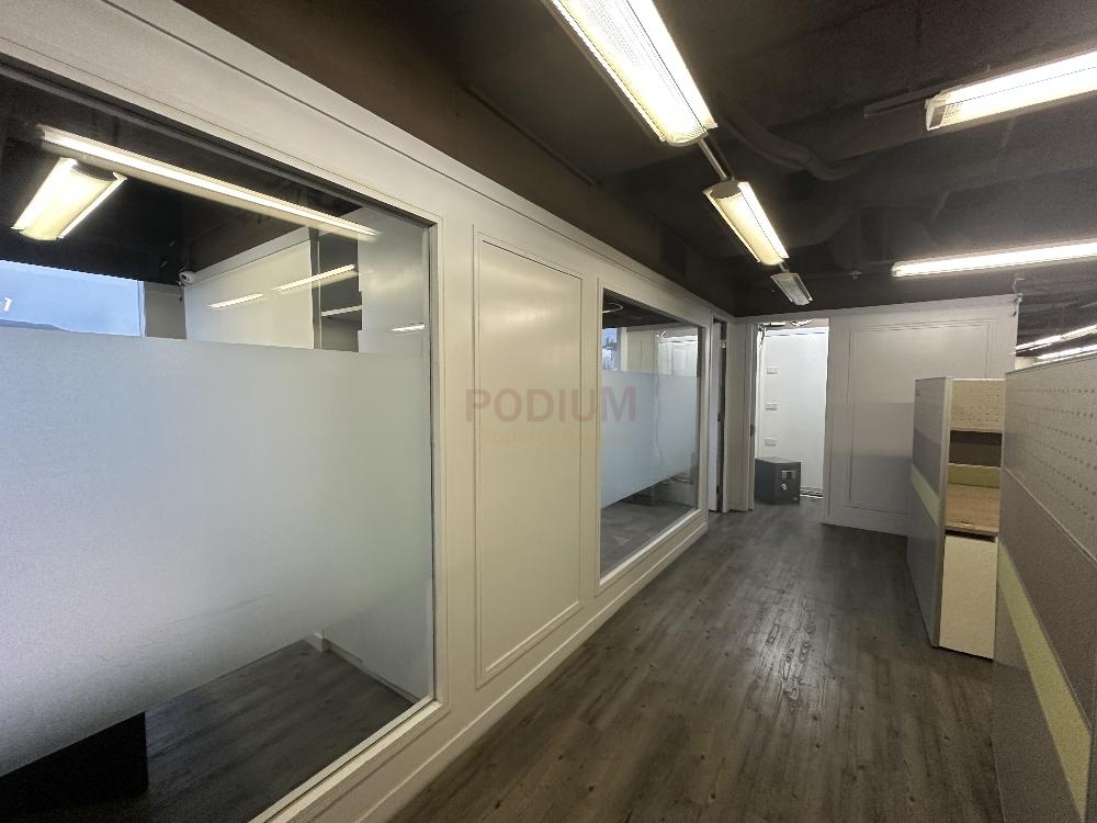 United Asia Finance Centre - Office Interior 2.jpg                                                                               