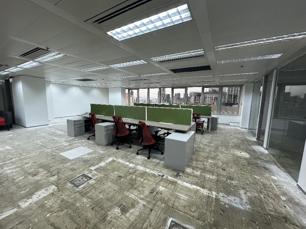 Dah Sing Financial Centre - Office Interior 3.jpg                                                                               