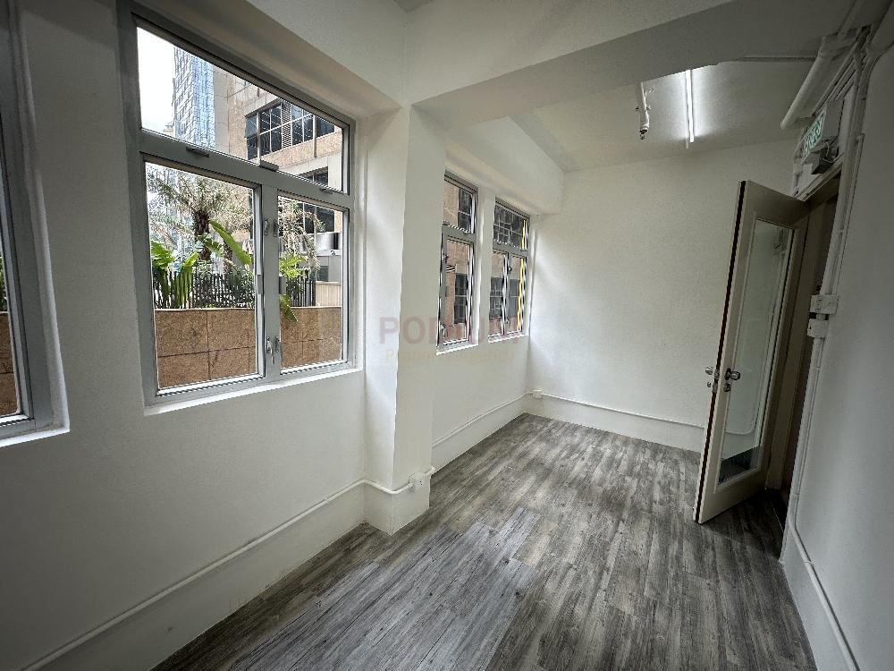 8 Gilman's Bazaar - Office Interior 2.jpg                                                                               