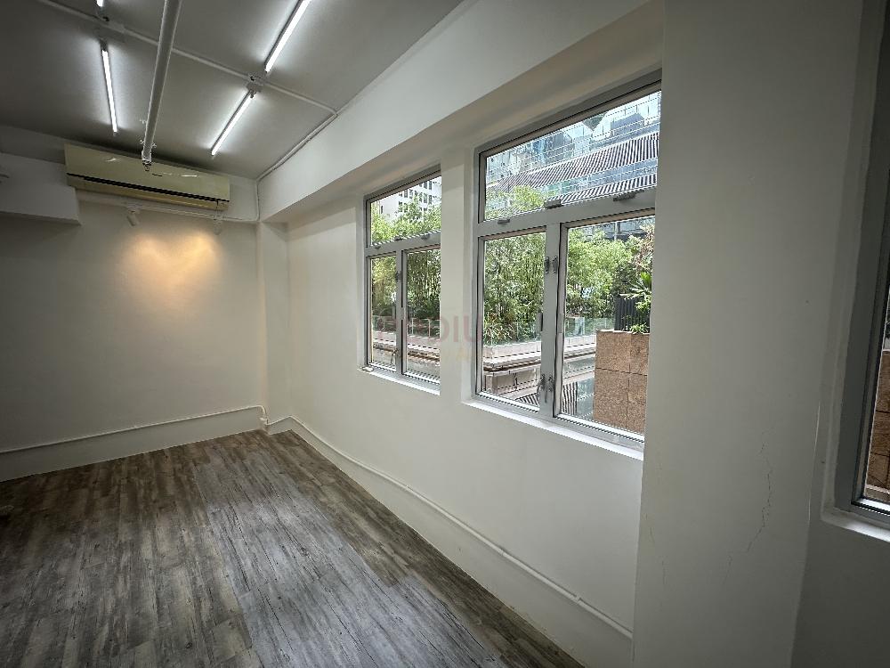 8 Gilman's Bazaar - Office Interior 3.jpg                                                                               
