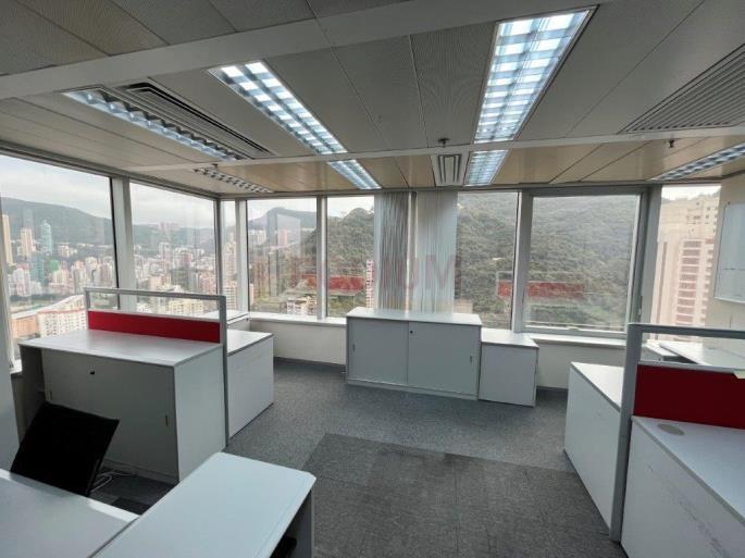 Dah Sing Financial Centre - Office Interior 6.jpg                                                                               
