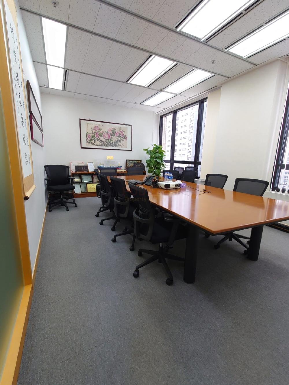 灣仔六國中心                                                     Luk Kwok Centre Wan Chai