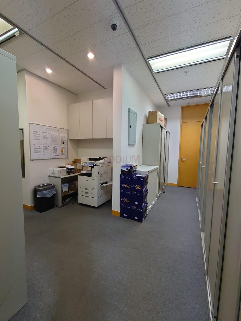 灣仔六國中心                                                     Luk Kwok Centre Wan Chai