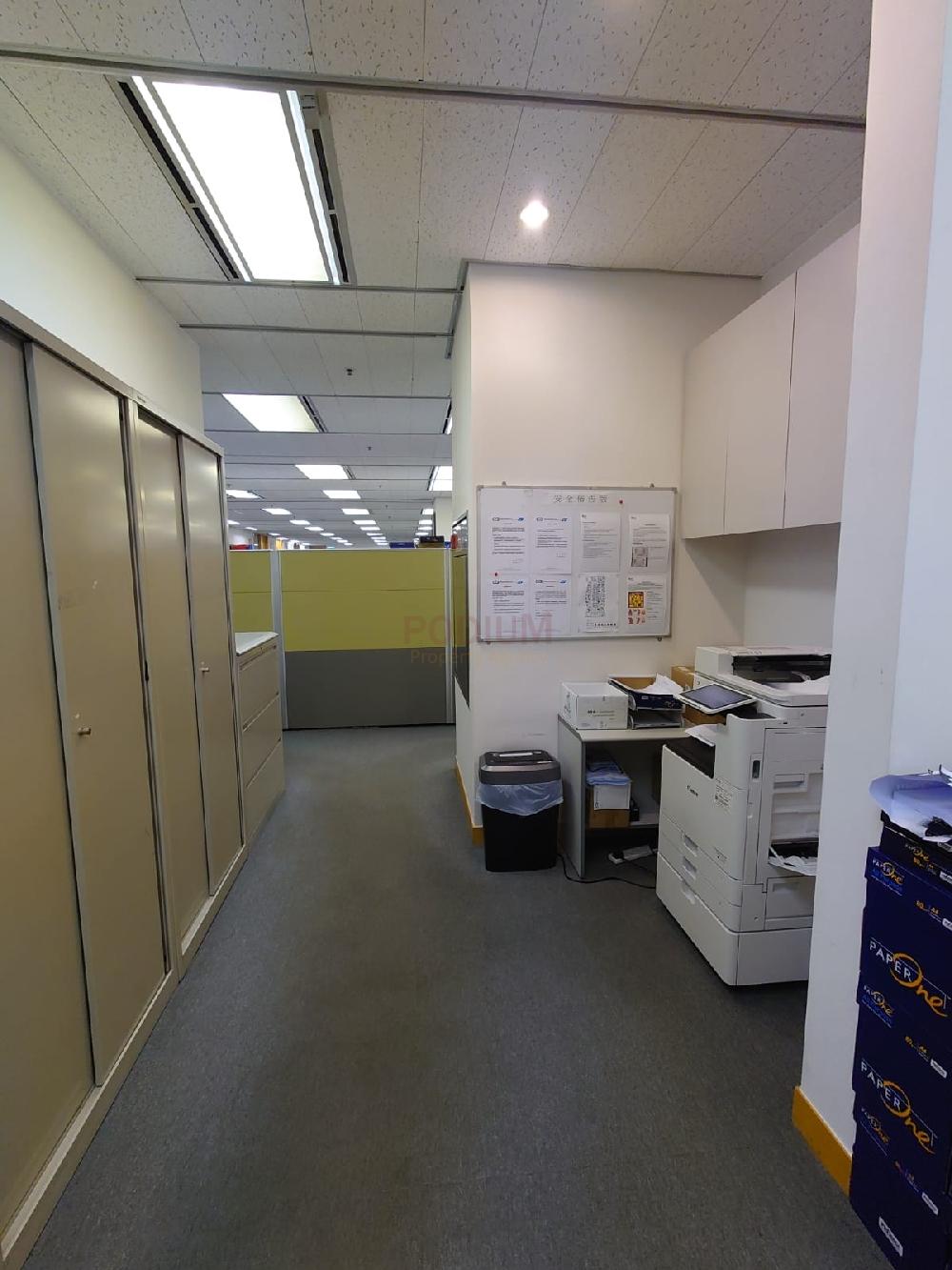 灣仔六國中心                                                     Luk Kwok Centre Wan Chai