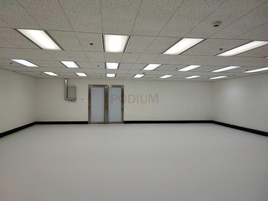 Ruttonjee Centre - Ruttonjee House - Office Interior 1.jpg                                                                               