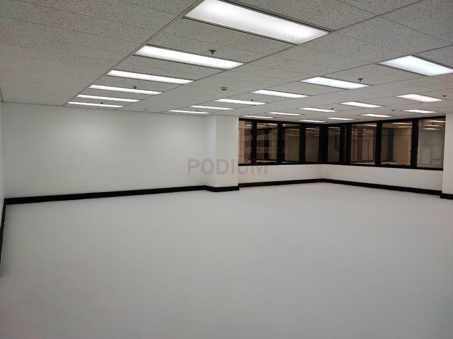 Ruttonjee Centre - Ruttonjee House - Office Interior 2.jpg                                                                               