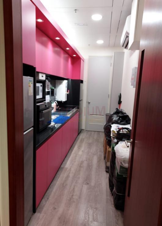 100 Queen's Road Central - Office Interior 2.jpg                                                                               