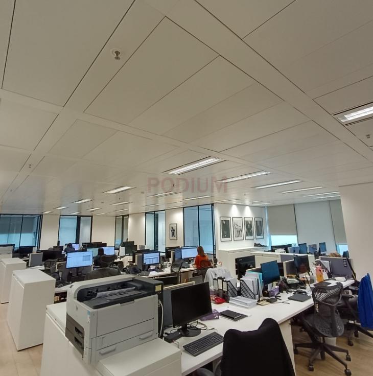 100 Queen's Road Central - Office Interior 2.jpg                                                                               