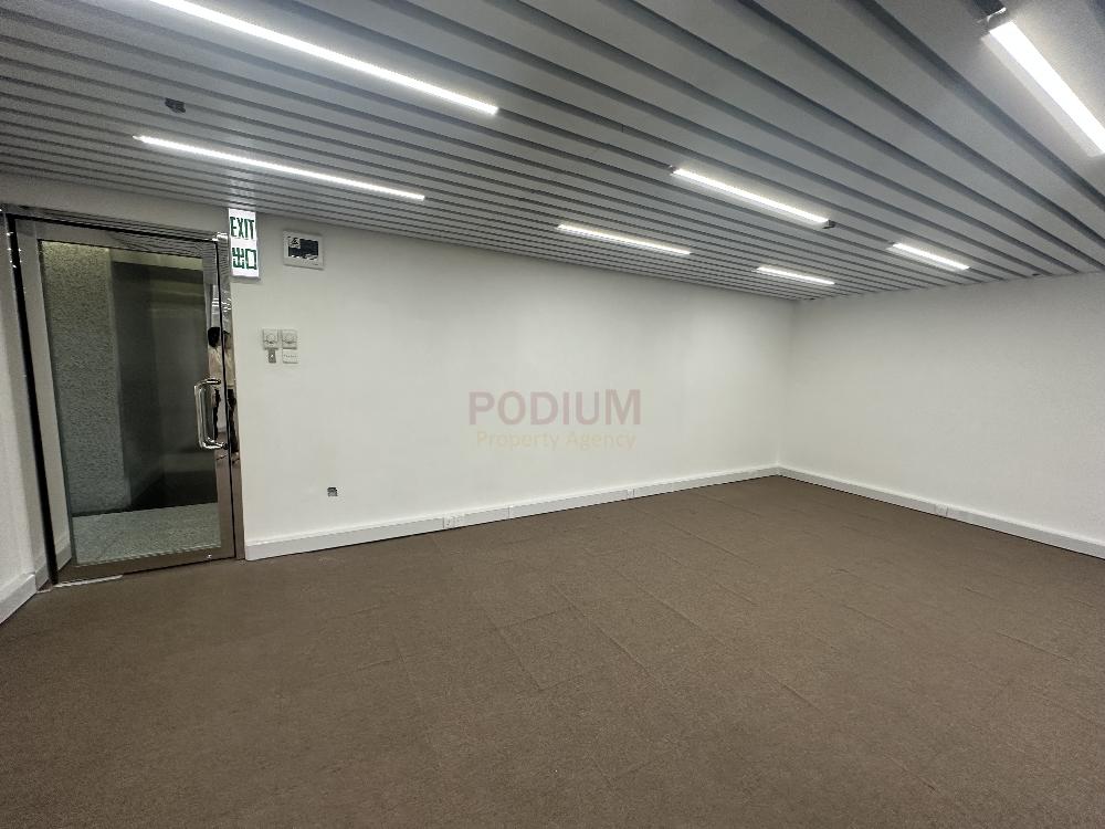Shun Ho Tower                                                Central - Office Interior 1.jpg