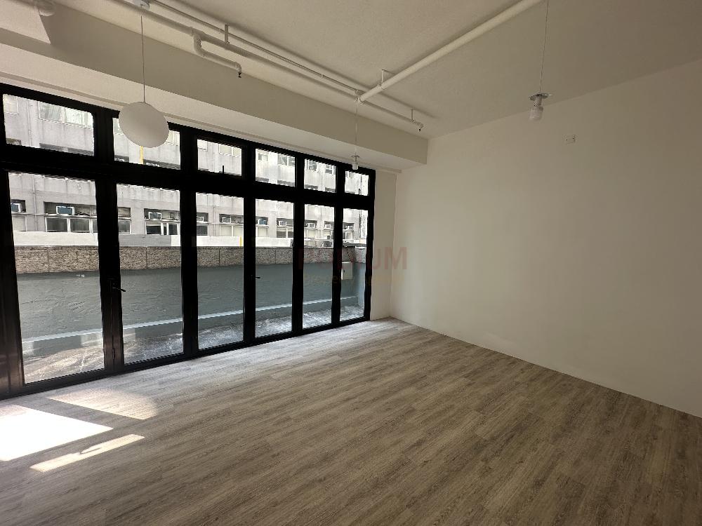 CS Tower - Office Interior 1.jpg                                                                               