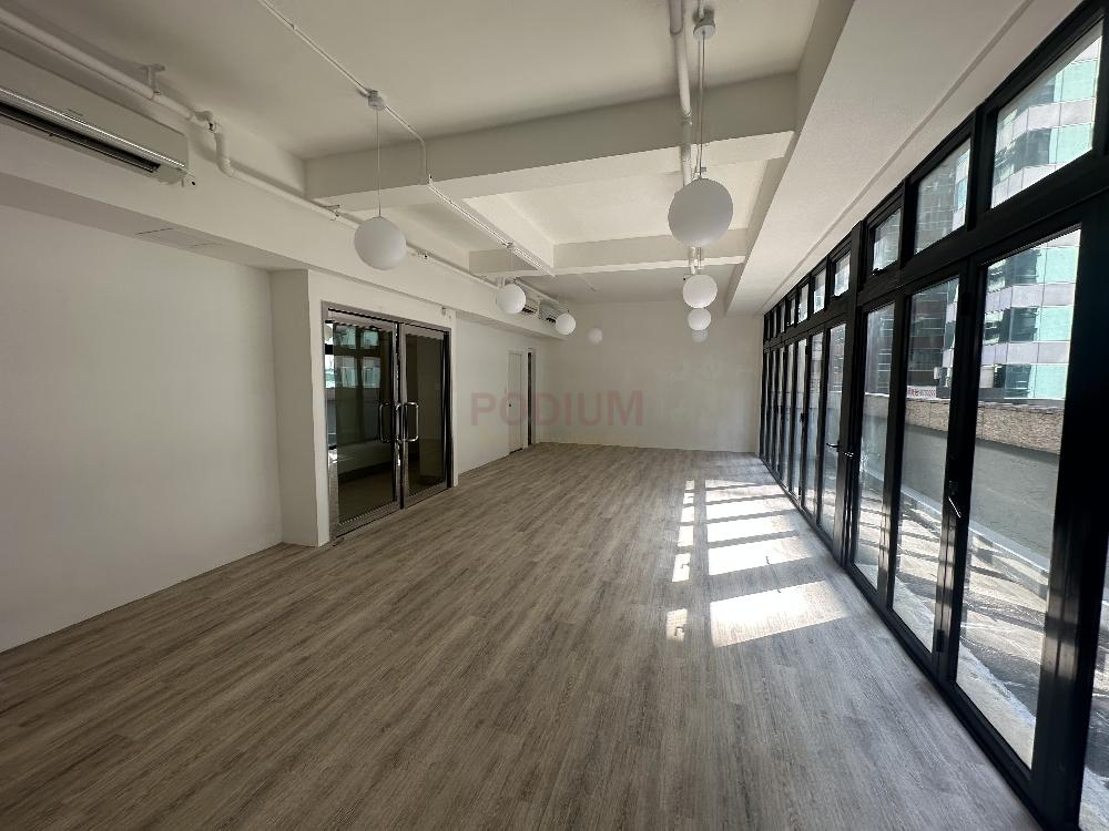 CS Tower - Office Interior 3.jpg                                                                               