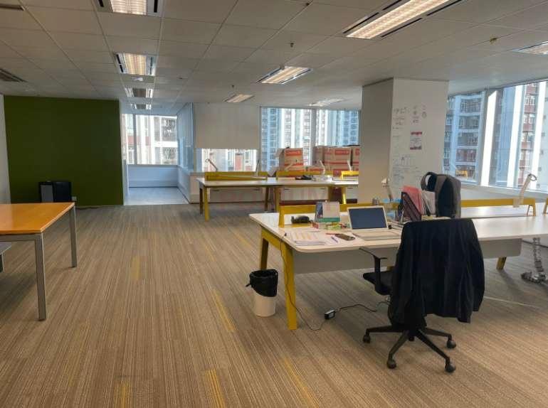 12 Taikoo Wan Road (Cityplaza 4) Quarry Bay - Office Interior 1.jpg                                                                               