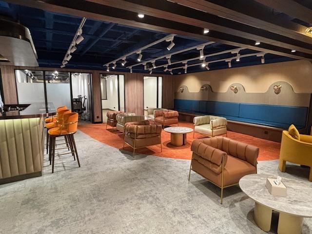 Ruttonjee Centre - Dina House  Central - Office Interior 1.jpg                                                                               