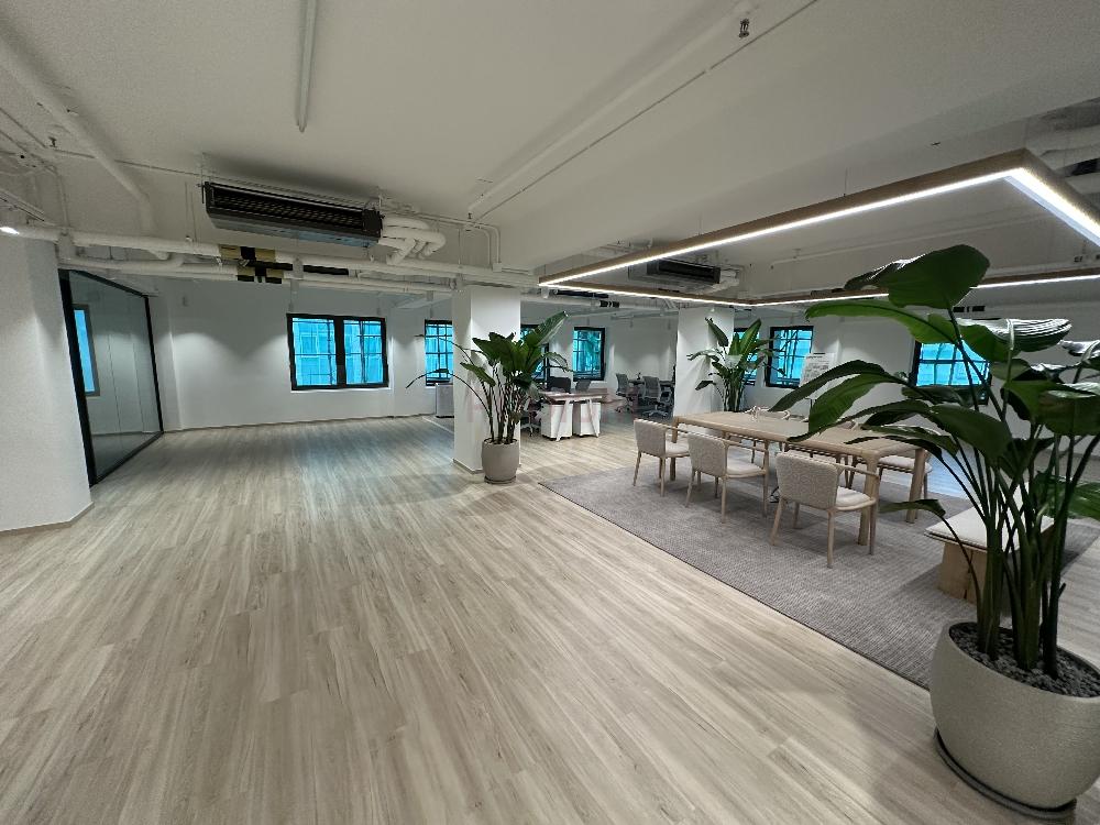 Chinachem Tower                                              - Office Interior 1.jpg                                                                               