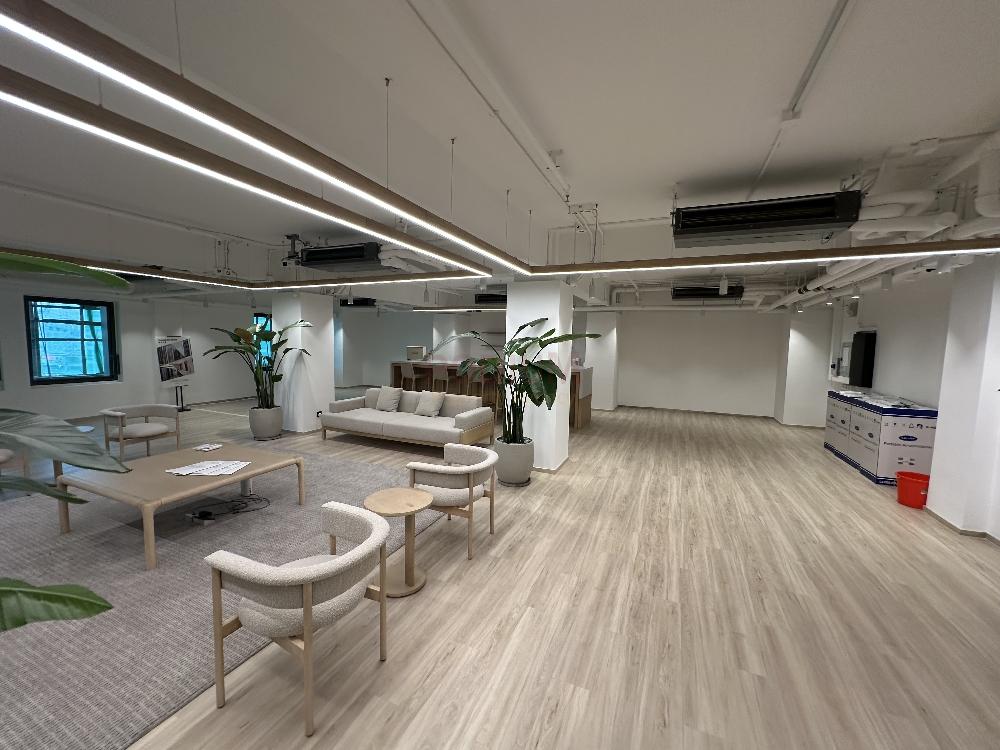 Chinachem Tower                                              - Office Interior 2.jpg                                                                               