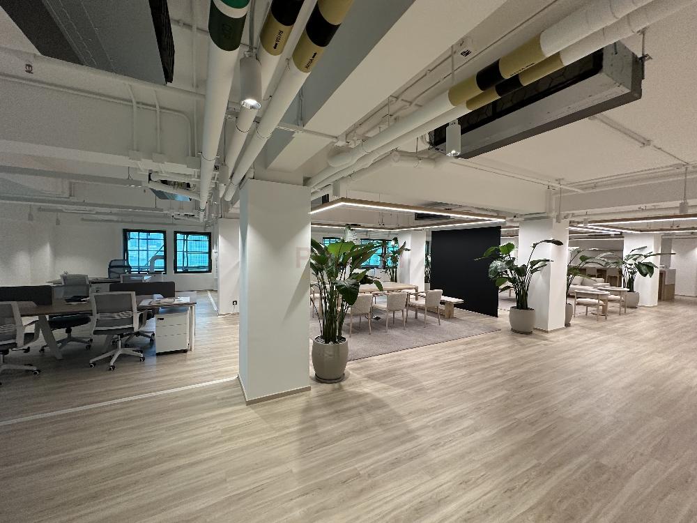 Chinachem Tower                                              - Office Interior 6.jpg                                                                               