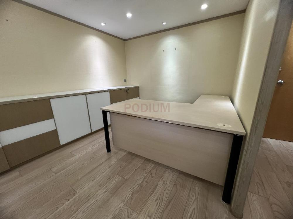 Tai Sang Bank Building                                       - Office Interior 3.jpg                                                                               