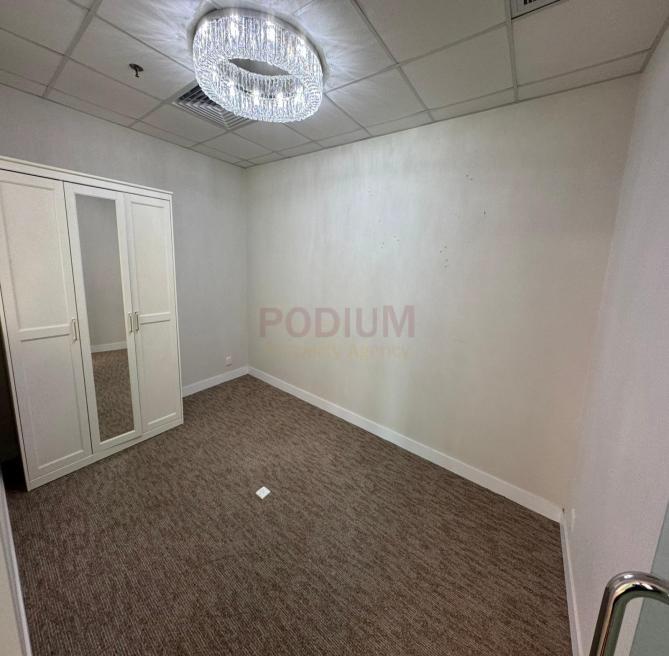 上環金龍中心                                                     Golden Centre                                                Sheung Wan