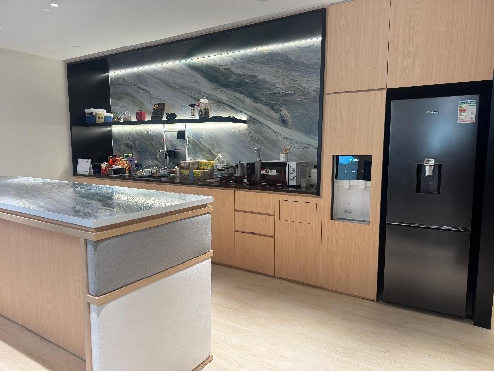 中環怡和大廈                                                     Jardine House                                                Central