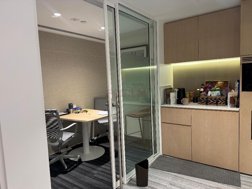 中環怡和大廈                                                     Jardine House                                                Central