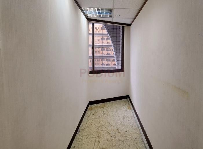 灣仔上海實業大廈                                                 Shanghai Industrial Investment Building                      Wan Chai