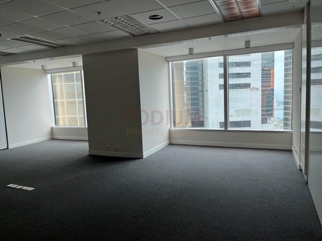 灣仔中環廣場                                                     Central Plaza                                                Wan Chai