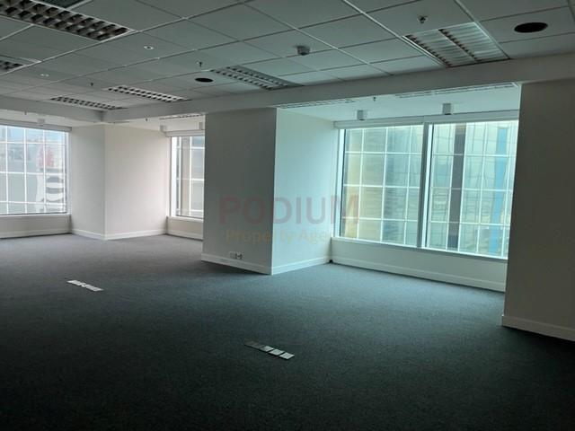 灣仔中環廣場                                                     Central Plaza                                                Wan Chai