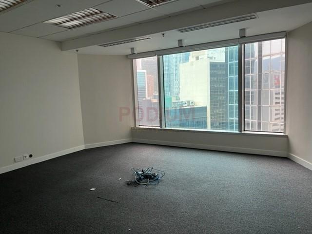 灣仔中環廣場                                                     Central Plaza                                                Wan Chai