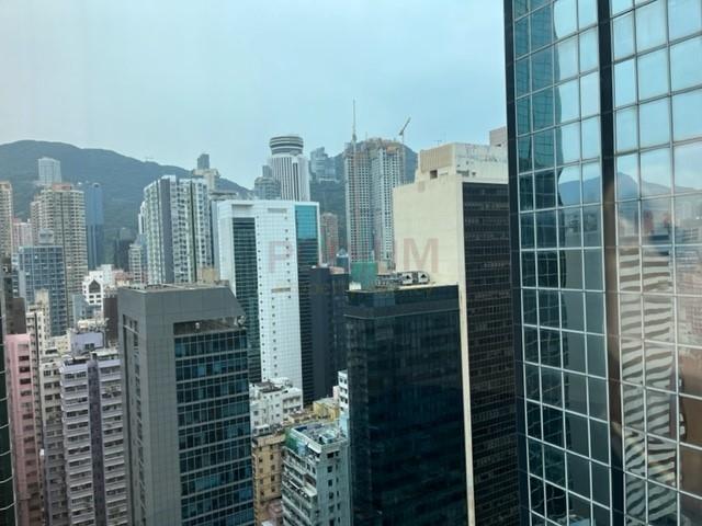 灣仔中環廣場                                                     Central Plaza                                                Wan Chai