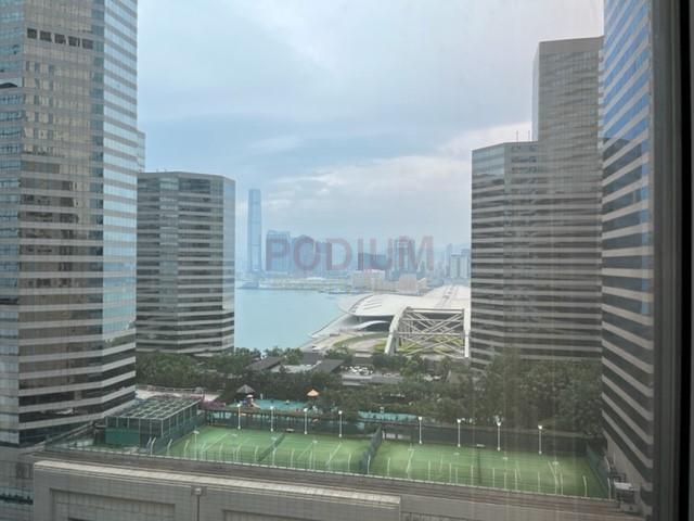灣仔中環廣場                                                     Central Plaza                                                Wan Chai