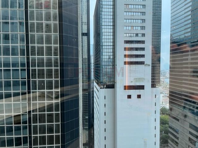 灣仔中環廣場                                                     Central Plaza                                                Wan Chai