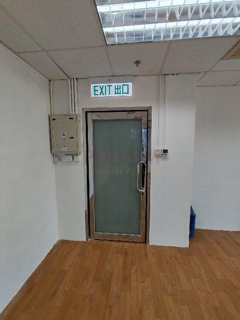 黃竹坑甄沾記大廈                                                   Yan's Tower                                                  Wong Chuk Hang