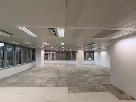 Dah Sing Financial Centre - Office Interior 1.jpg                                                                               