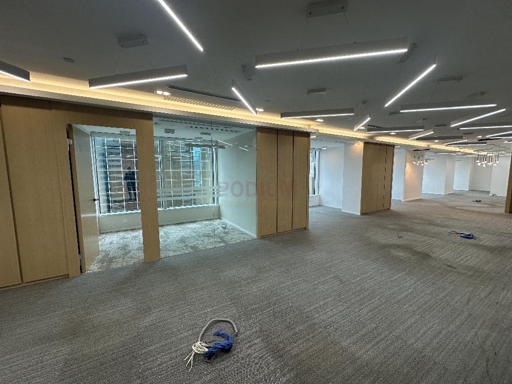 灣仔中環廣場                                                     Central Plaza                                                Wan Chai