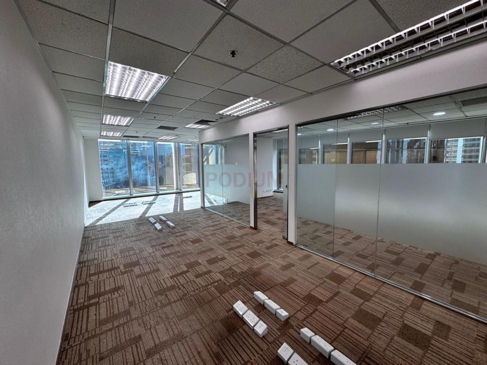 上環金龍中心                                                     Golden Centre                                                Sheung Wan