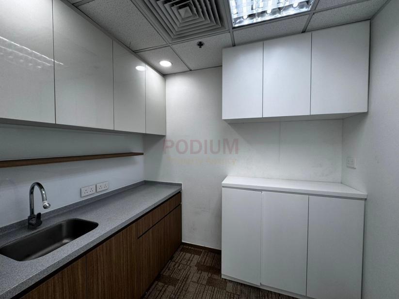 上環金龍中心                                                     Golden Centre                                                Sheung Wan