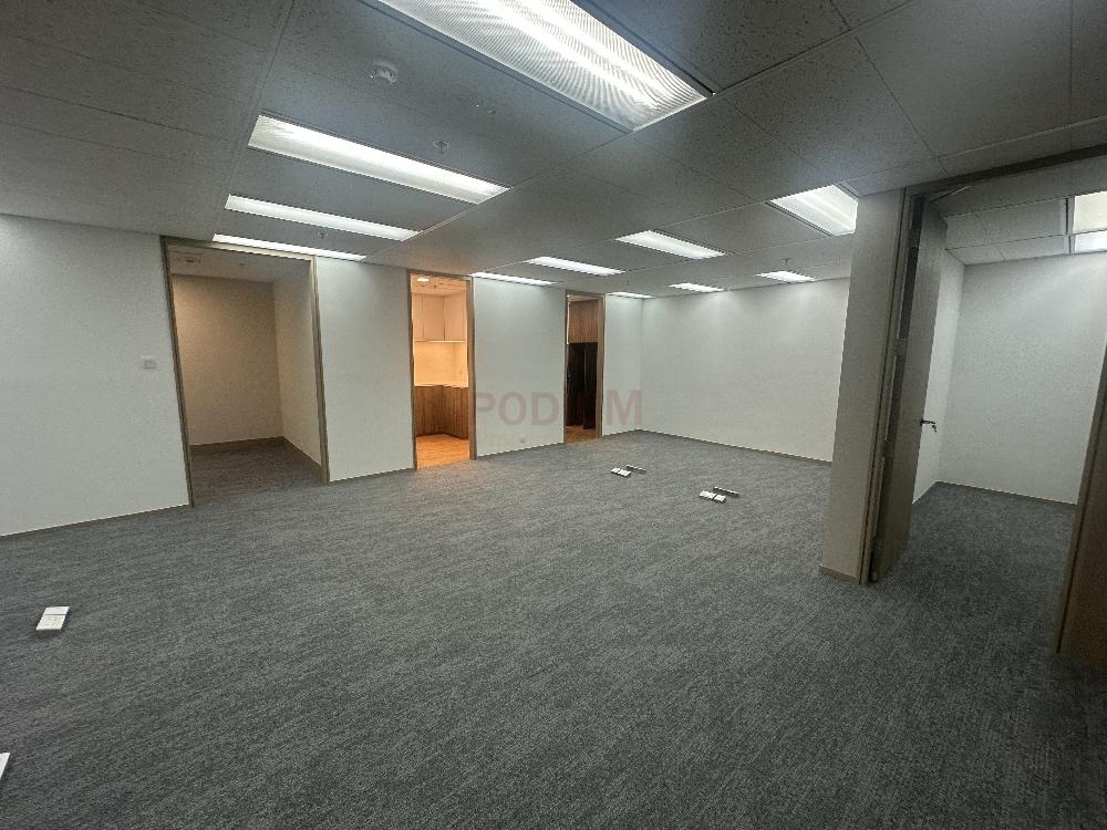 Ruttonjee Centre - Ruttonjee House Central - Office Interior 1.jpeg                                                                              