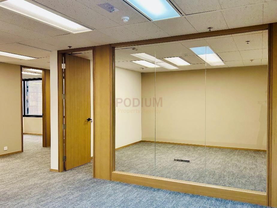 Ruttonjee Centre - Ruttonjee House Central - Office Interior 1.jpg                                                                               