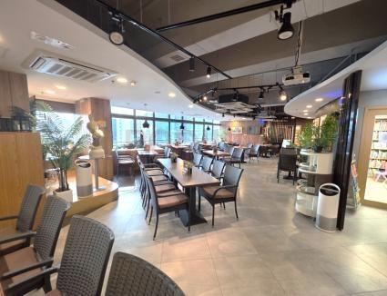 觀塘泓富廣場                                                     Prosperity Place                                             Kwun Tong
